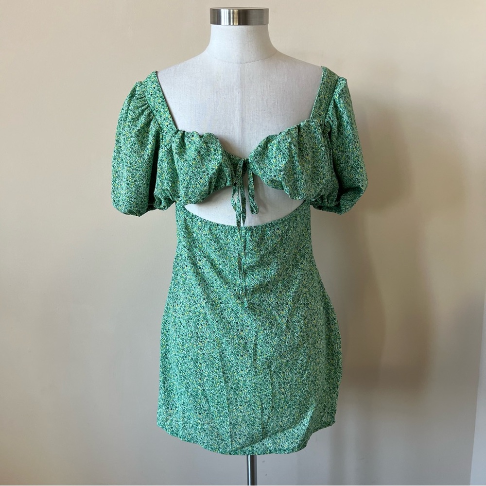 Pretty Little Thing floral puff sleeve cutout Petite 8 mini dress 702